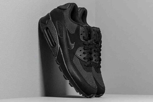 Black Nike Shoes